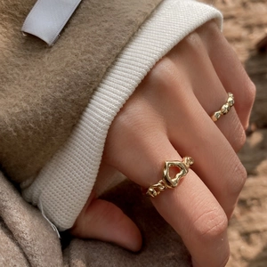Gold heart-shaped chain ring for women with minimalist open adjustable band design
