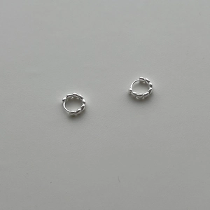 Detailed view of silver S925 heart hoop earrings featuring a beaded textured design