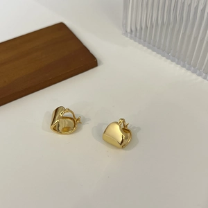 Eleganti orecchini a cerchio a cuore in argento 925 con finitura dorata lucida