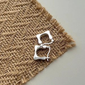 Minimalist S925 sterling silver geometric square hoop earrings with polished finish
