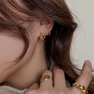 Elegant gold S925 silver twist earrings and rings set for a modern minimalist look