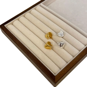 Orecchini a nodo in argento sterling 925 color oro e argento in una scatola