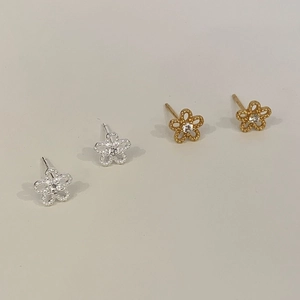 Elegant 925 sterling silver sunflower stud earrings with zircon in gold and silver finish