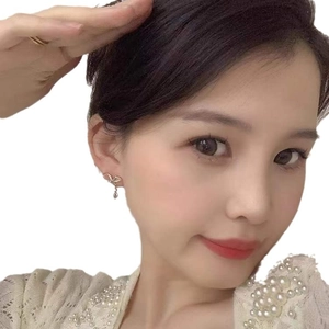 Elegant rose gold bow stud earrings with heart zircon and minimalist ring on model
