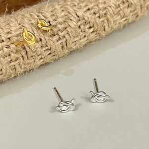Minimalist 925 silver knot stud earrings in gold and silver finishes for women