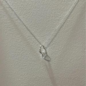 Minimalistische S925 Sterling Silber Halskette mit zwei ineinandergreifenden Herzen