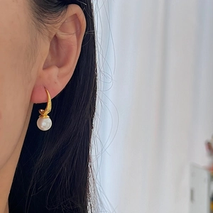 Elegant C-shaped pearl drop earrings with 925 silver gold-plated hooks on model