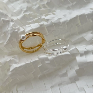 Elegant S925 sterling silver pearl rings with irregular crossover design in gold and silver