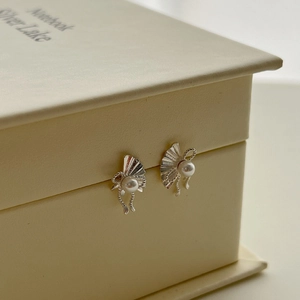Elegant Fan Shape Artificial Pearl Stud Earrings With 925 Sterling Silver Earring Post Retro Bowknot Design Ear Jewelry For Women Party