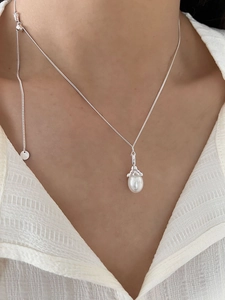 Detailed close-up of 925 sterling silver stamp on water wave chain with freshwater pearl