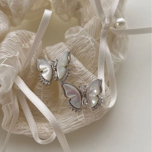 Boucles D'oreilles Papillon Avec Tige En Argent Sterling 925 Nacre Naturelle Zircone Élégant Petit Femme