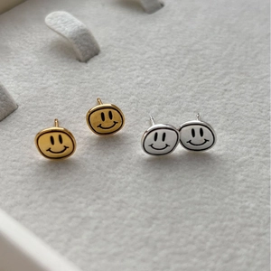 Boucles d'oreilles minimalistes smiley en argent S925 avec finitions dorée et argentée