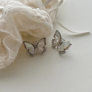 Boucles d'oreilles papillon en argent sterling 925 avec nacre blanche et zircone cubique