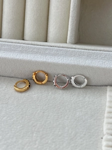 Detailed close-up of S925 sterling silver hoop earrings with black zircon stones