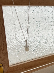 Detailed close-up of 925 silver water wave chain necklace with acorn pearl pendant