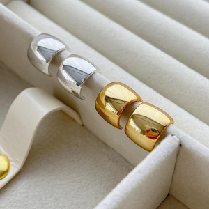 Minimalist wide C-shape hoop earrings set in polished gold and silver metallic finishes