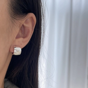 Minimalist wide silver C-shaped hoop earrings with polished mirror finish and S925 needles