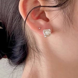925 silver stud earrings set featuring minimalist round beads and freshwater pearls