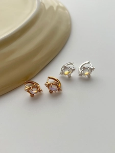 Détails de boucles d'oreilles S925 en or et argent avec pierre de lune et zircons