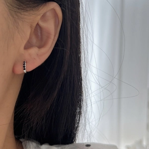 Minimalist S925 sterling silver hoop earrings with small black gemstones on model