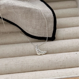 Minimalist 925 sterling silver croissant pendant necklace with delicate spiral texture