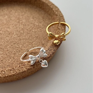 Minimalist S925 silver bow rings with heart pendants in gold and silver finish
