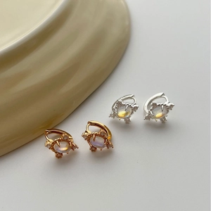 Boucles d'oreilles créoles étoile en argent S925 avec pierre de lune et détails dorés