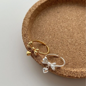 Minimalist S925 silver bow rings with heart pendants in gold and silver finishes