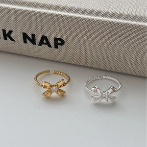 Adjustable 925 silver bow rings with twisted bands and sparkling zircon stones