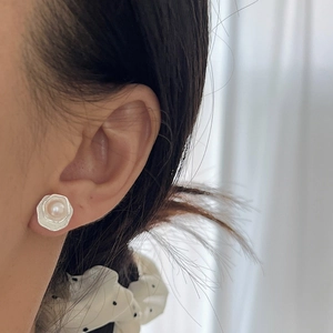 Boucles d'oreilles élégantes géométriques en perles de lotus à double couche pour femmes