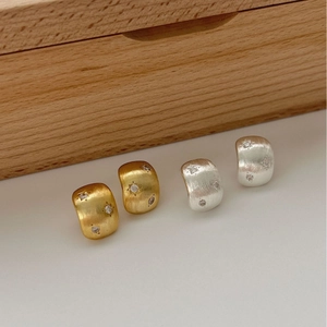 Orecchini a Bottone Stella Esagramma in Argento Sterling 925 per Donna con Finitura Opaca Spazzolata e Strass Intarsiati