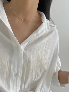 Detailed view of 925 sterling silver chain with minimalist hollow heart elements on neck