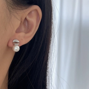 Minimalist S925 silver stud earrings with white round pearls on ear model close-up