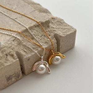 Moderne geometrische Perlenanhänger-Halskette in Gold- und Silberoptik für Damen