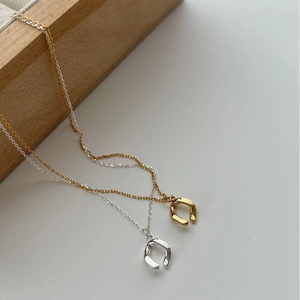 Minimalist S925 silver necklaces with irregular ring pendants in gold and silver finish
