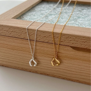 Minimalist S925 silver irregular pendant necklace in gold and silver finishes