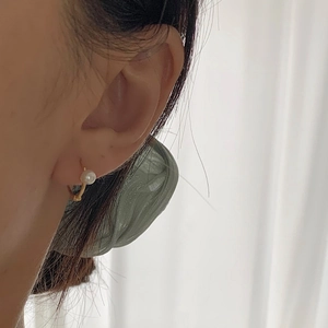 925 silver pearl hoop earring on ear with minimalist gold finish and round white pearl