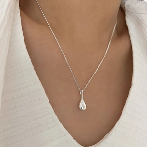 Collier Pendentif Goutte d'eau en Argent Sterling 925 pour Femme Design Minimaliste Gouttelette Chaîne Délicate Bijoux Cadeau