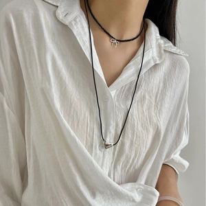 Collier en argent S925 avec perles noires, nœud et pendentif cœur élégant