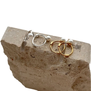 Set of 925 silver pearl hoop earrings in gold and silver finish on natural stone