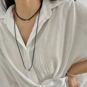 Collier en argent S925 perles onyx noir avec nœud papillon et pendentif cœur élégant