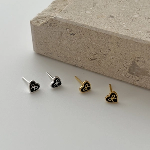 S925 silver heart stud earrings set with black enamel and bow pattern in gold and silver