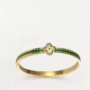 Minimalist gold-plated stainless steel clover bracelet with green enamel and vintage texture