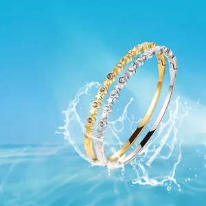 Bracelets en acier titane plaqué or 18K avec maillons étoiles et zircons sur l'eau