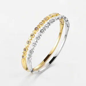 Bracelet étoile en acier titane plaqué or 18 carats avec pierres en zircone cubique