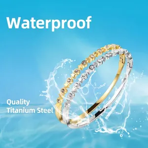 Bracelet étoile en acier titane plaqué or 18K étanche avec cristaux de zircon brillants