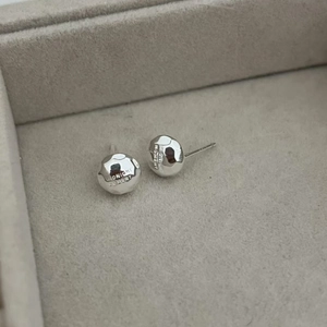 S925 sterling silver round earrings with hammered texture in a velvet jewelry box