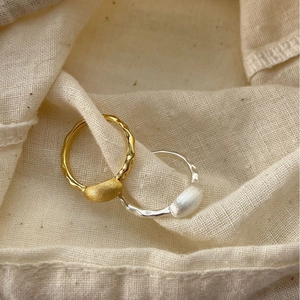 Textured S925 sterling silver hammered rings in gold and silver finish for women
