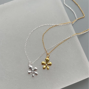 Collares de flores minimalistas en plata de ley S925 en acabados oro y plata