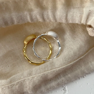 Minimalist 925 sterling silver organic textured rings in gold and silver finish